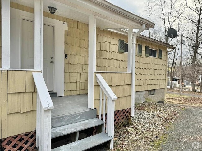 Building Photo - 2432 NY-300 Unit 3 Rental
