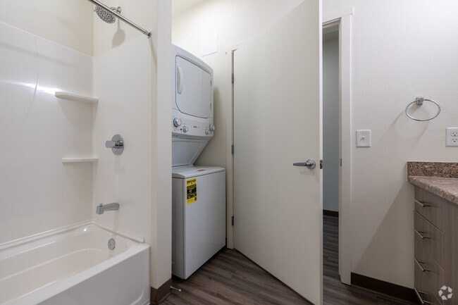 1BR, 1BA - 562-575SF - Bathroom/Laundry