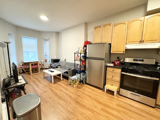 Building Photo - 96 Hammond St Unit 2