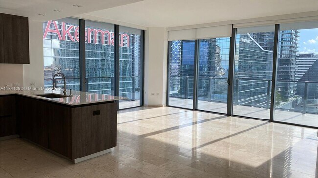 Photo - 68 SE 6th St Unidad 2411