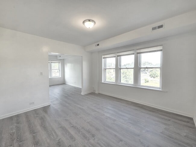 Photo - 1943 W 63rd St Unit 3