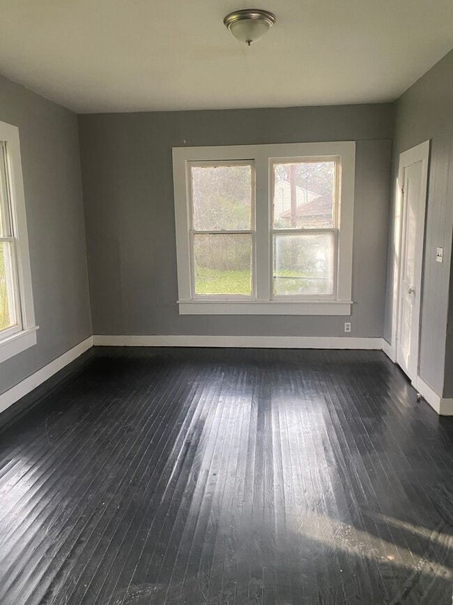 Photo - 2222 Carleton St