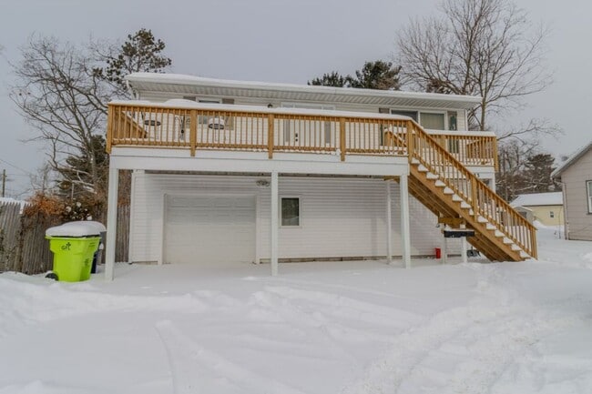 Building Photo - 933 E Front St Unit A