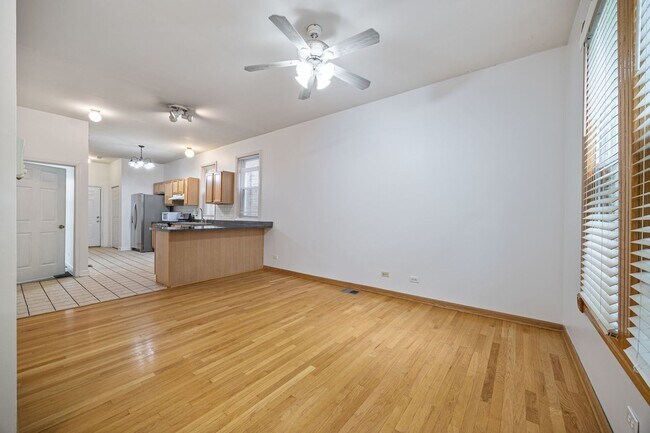 1730 W Fletcher St