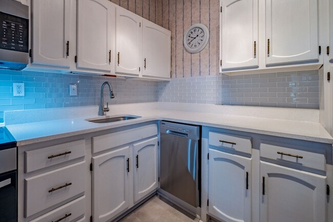 Photo - Cozy 2 Bedroom Apartment