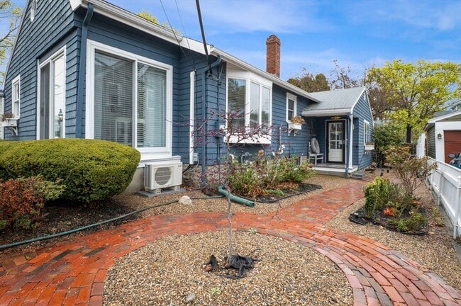 Photo - 13 Roosevelt Ave