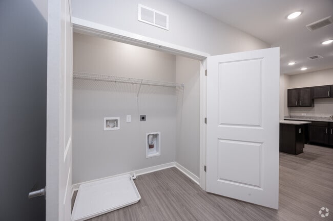 2BR, 2BA - 964SF - Laundry