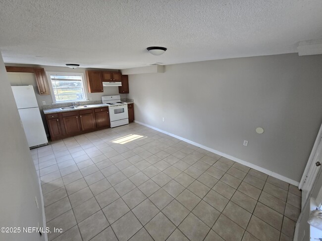 Photo - 5156 107th St