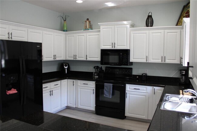 Photo - 3308 10 Th Ln W