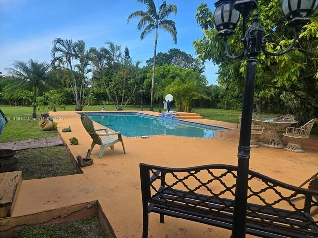 Photo - 12401 SW 47th St