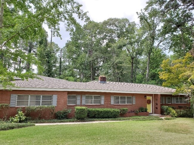 Photo - Newly Remodeled Mid Century Style Home!!