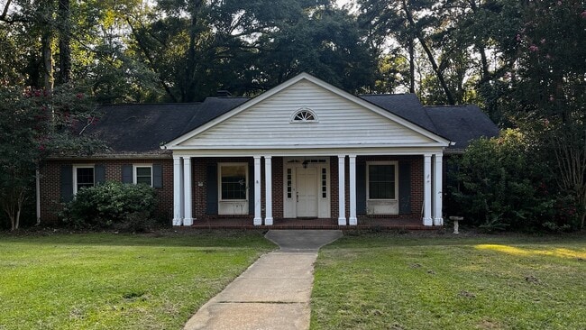 Building Photo - 310 Flavia Cir