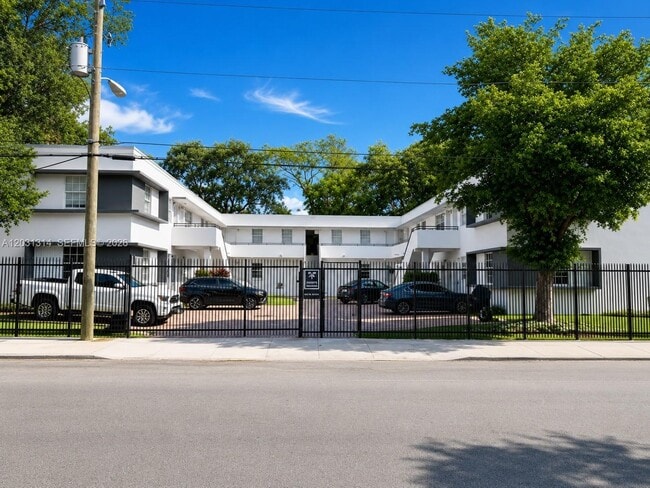 Building Photo - 551 NE 62nd St Unit 6