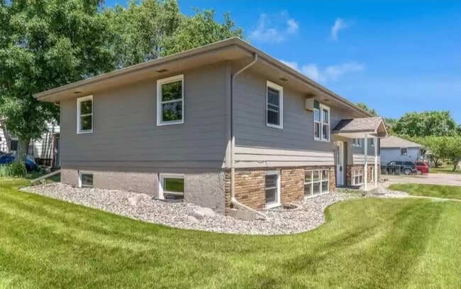 Photo - 1700 E 12th St