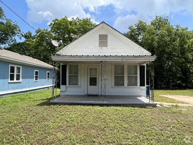 Building Photo - "Charming 2-Bedroom!" Rental