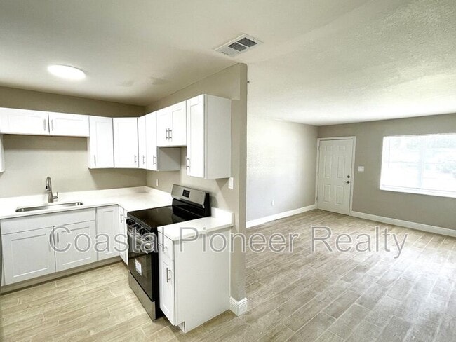 Photo - 8310 Croton Ave