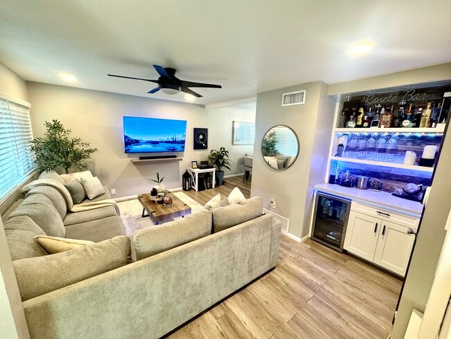 Photo - 1151 W Badillo St Unidad C