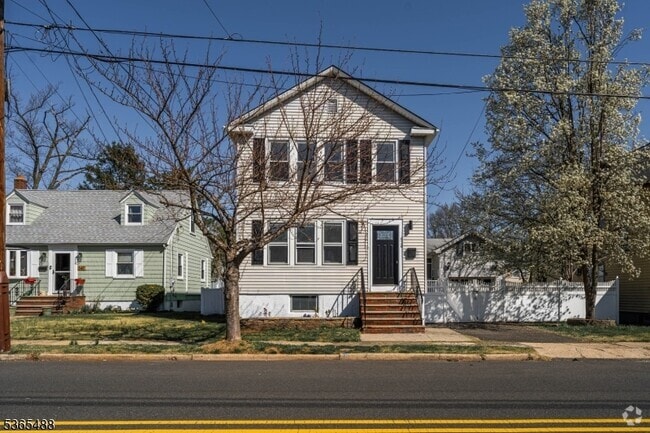 Building Photo - 536 Spruce Ave Rental