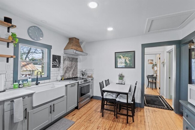 Photo - 207 S Main St