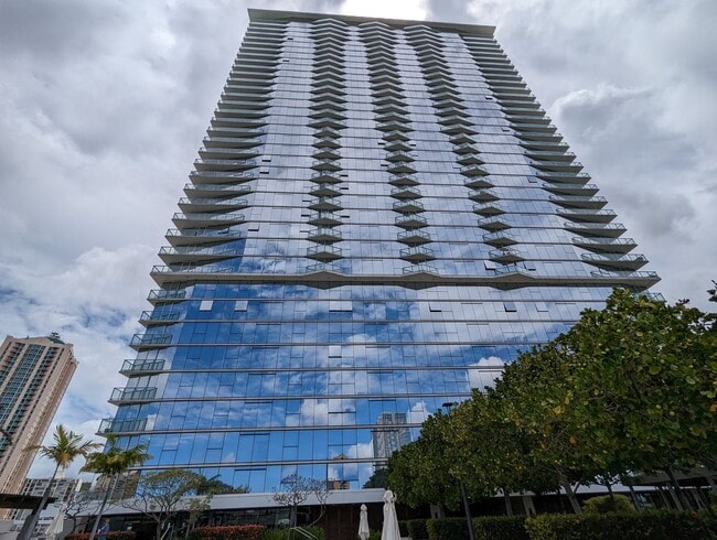Building Photo - Symphony 2 Bed, 2 Bath, 1 Parking, Mountai... Unit 811 Rental