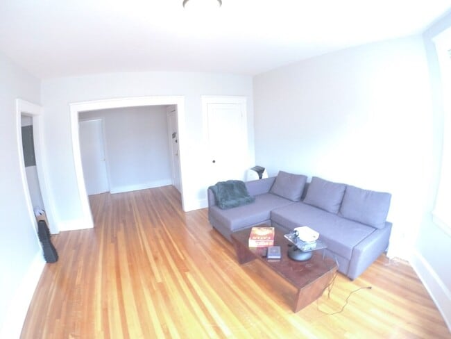 Building Photo - Charming 4 Bedroom-No Broker Fee