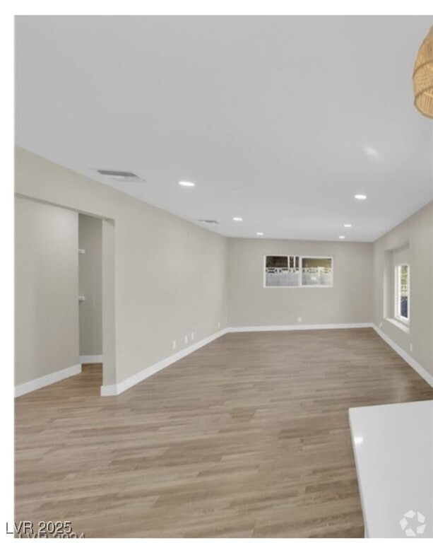 Building Photo - 525 Wyatt Ave Rental