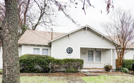 Building Photo - 2 Bedroom, 2 Bathroom with so much character Rental