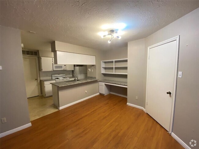 Building Photo - 2401 Sycamore Ave Unit D3 Rental