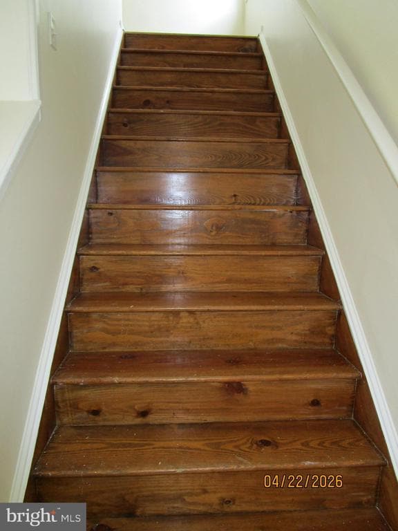 Photo - 540 Thompson St