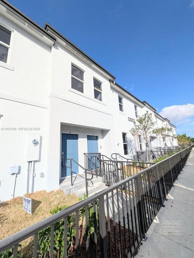 Building Photo - 15557 SW 280th St