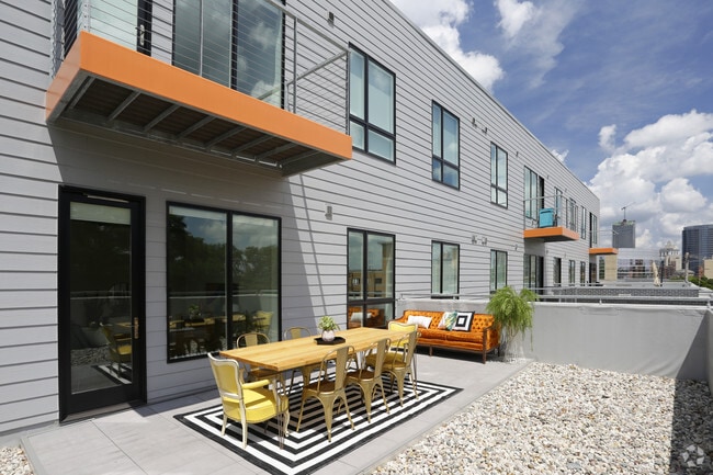 2 BR, 1 BA - 1165 SF