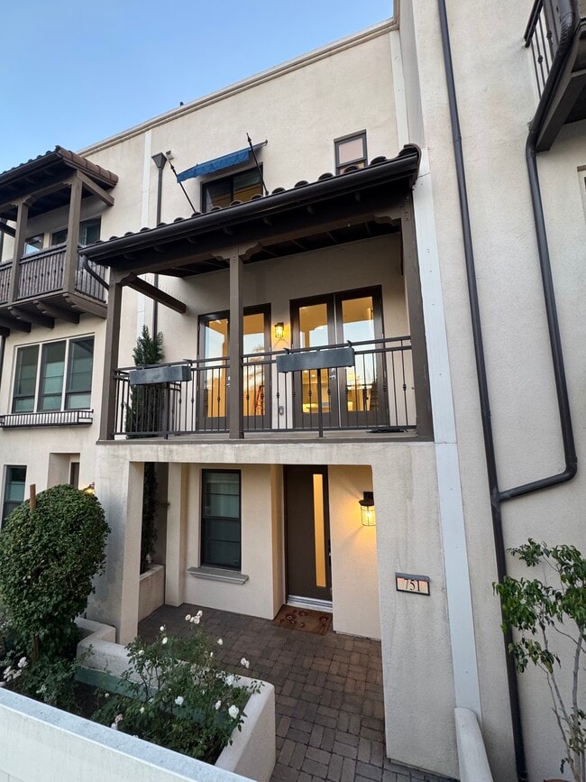 Building Photo - 751 Talbot Ln