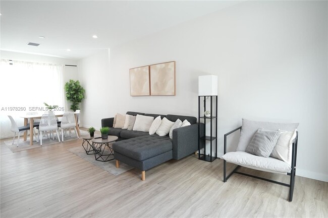 Photo - 211 SE 4th St