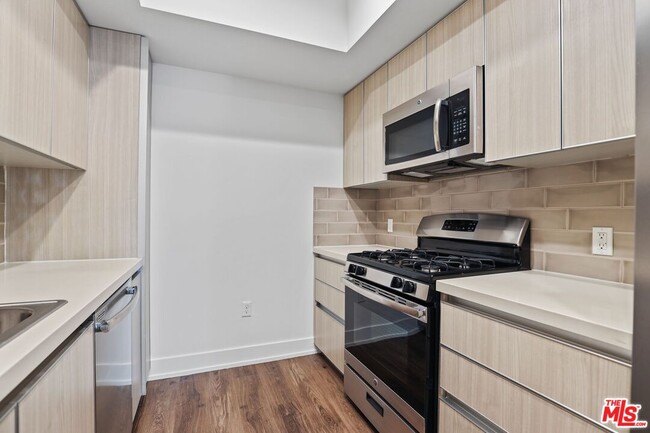 Photo - 129 S Kings Rd Unit PH4