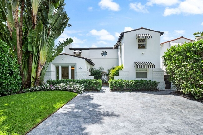 Building Photo - 634 W 47th St