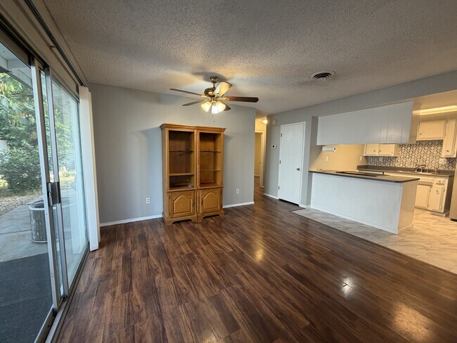 1381 Hobart Dr