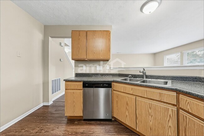 220 Hartford Ct