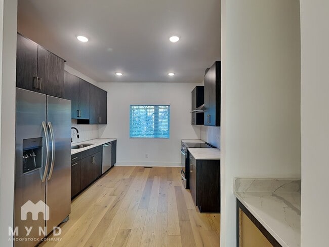 Photo - 1434 Walker Pl SE