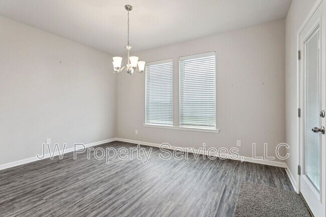 Photo - 5653 Oakworth St