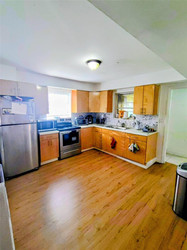 Photo - 6134 Buchanan St