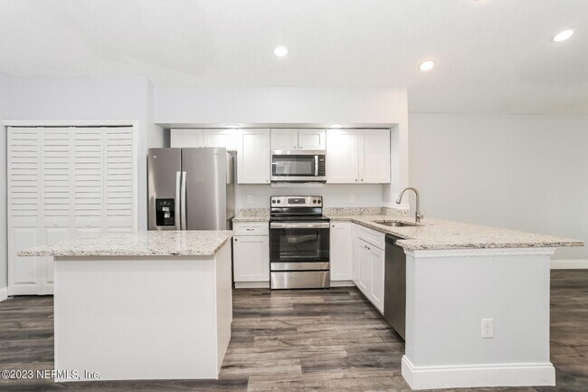 Photo - 2520 Townsquare Dr