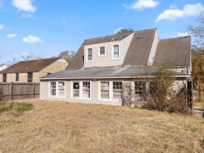 Building Photo - 2520 1st St