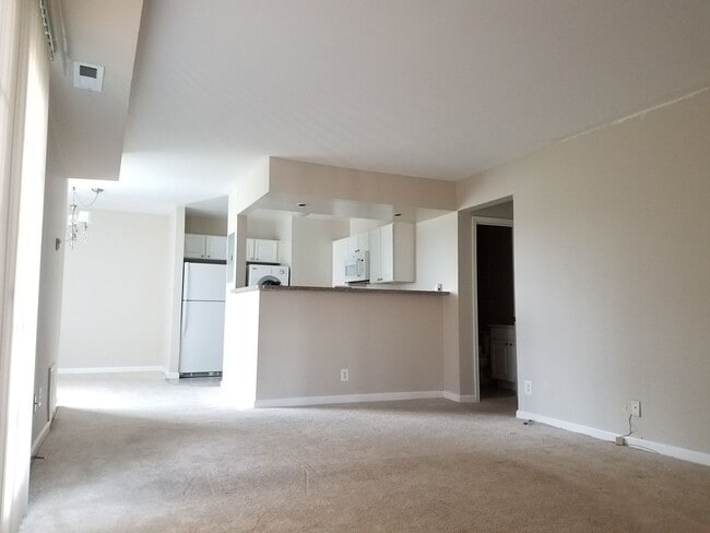2500 Markham Ln