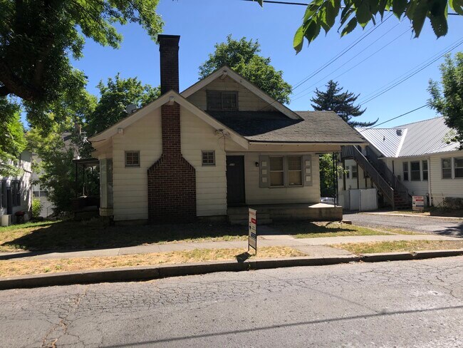 Photo - 325 NE Spaulding St