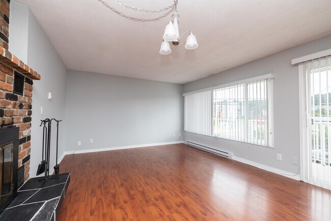 Photo - 3196 Glen Lake Rd