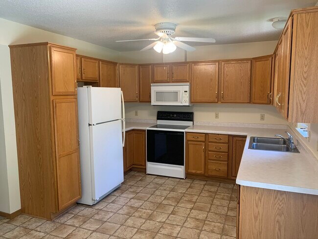 Photo - 438-440 W Hillside Dr