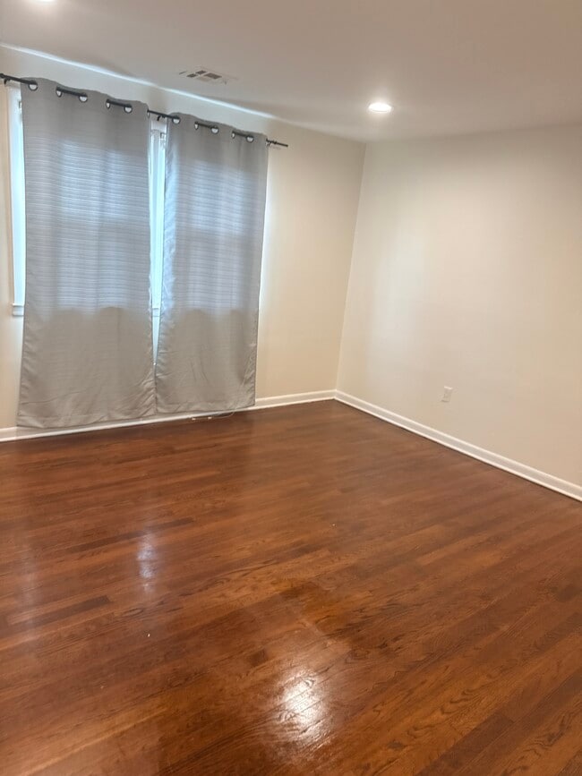 Photo - 642 E 6th St Unit 2nd Floor