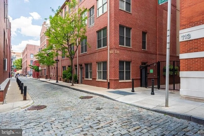 Photo - 133 N Bread St