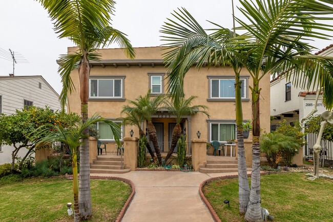 Photo - 2059 N Vermont Ave Unidad 2059 half