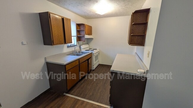 Building Photo - 11 Lair of II